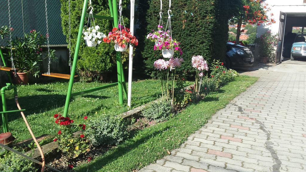 Domboldal Vendeghaz Apartment Noszvaj Exterior foto