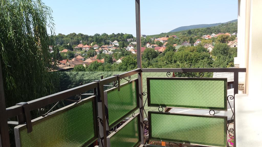 Domboldal Vendeghaz Apartment Noszvaj Exterior foto